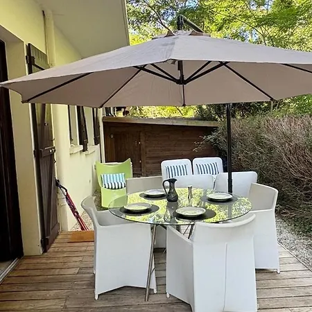 Apartment 61 Metres Carres Terrasse Privee 85 Metres Carres Donnant Acces Direct A La Piscine *