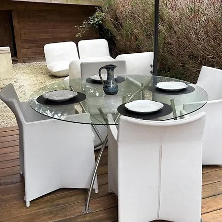 Apartment 61 Metres Carres Terrasse Privee 85 Metres Carres Donnant Acces Direct A La Piscine