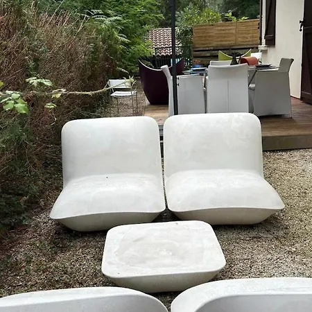 61 Metres Carres Terrasse Privee 85 Metres Carres Donnant Acces Direct A La Piscine *
