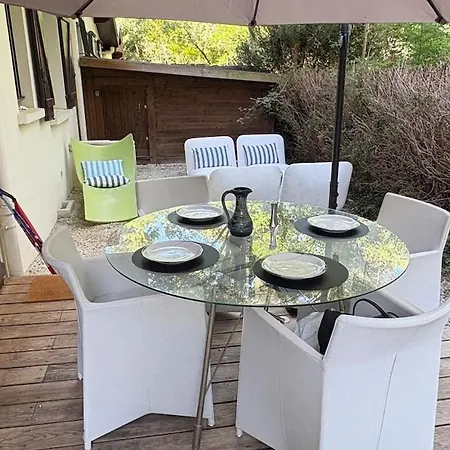 61 Metres Carres Terrasse Privee 85 Metres Carres Donnant Acces Direct A La Piscine *